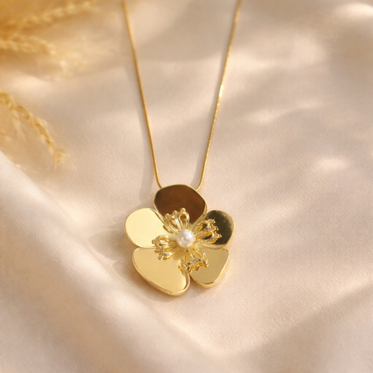 Flower Pearl Necklace